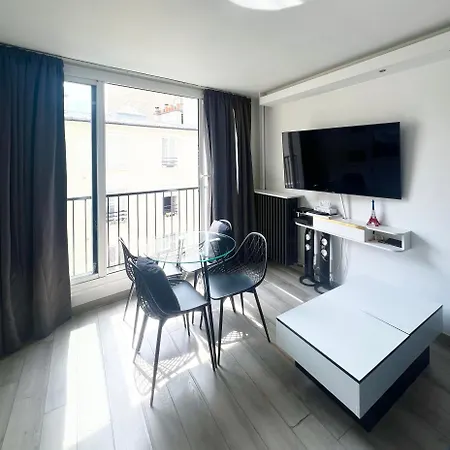 Like Arc De Triomphe, Champs élysées, Tour Eiffel Appartement Paris